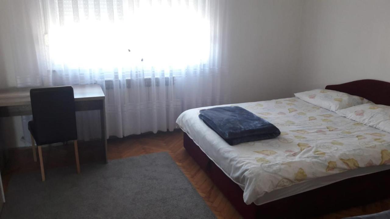 Apartment Upper Town Ґоспич Екстер'єр фото