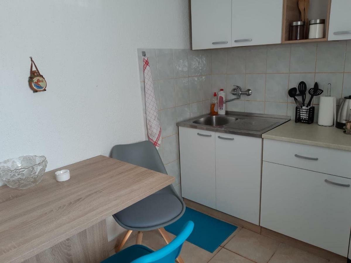 Apartment Upper Town Ґоспич Екстер'єр фото