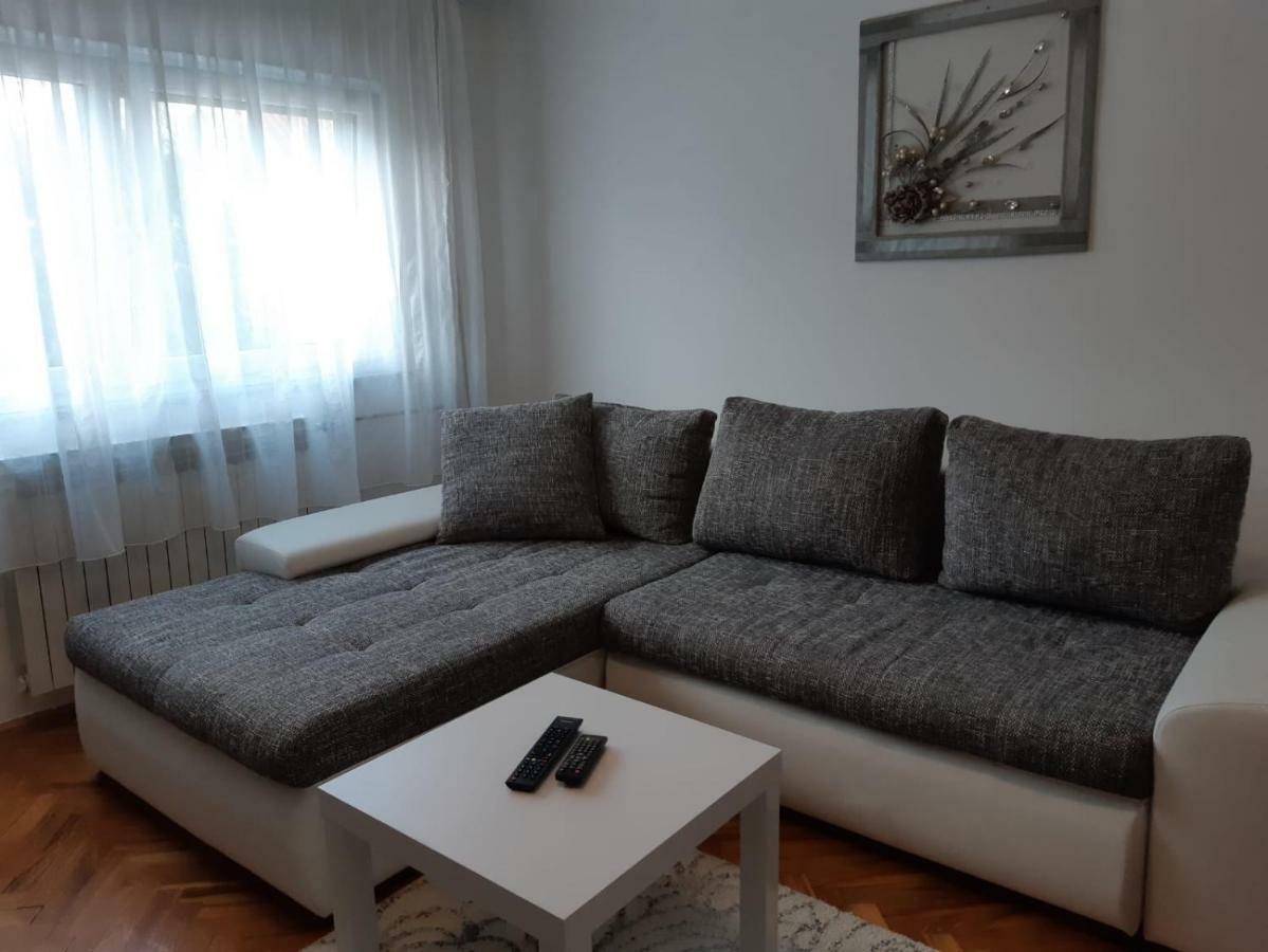 Apartment Upper Town Ґоспич Екстер'єр фото